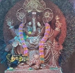 ஒன்பது வகையான உலர்ந்த பழங்களால் விநாயகர் சிலை