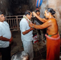 பிரகதீஸ்வரர் ஆலயத்தில் பாஜக தலைவர் நயினார் நாகேந்திரன் நேற்று தரிசனம்