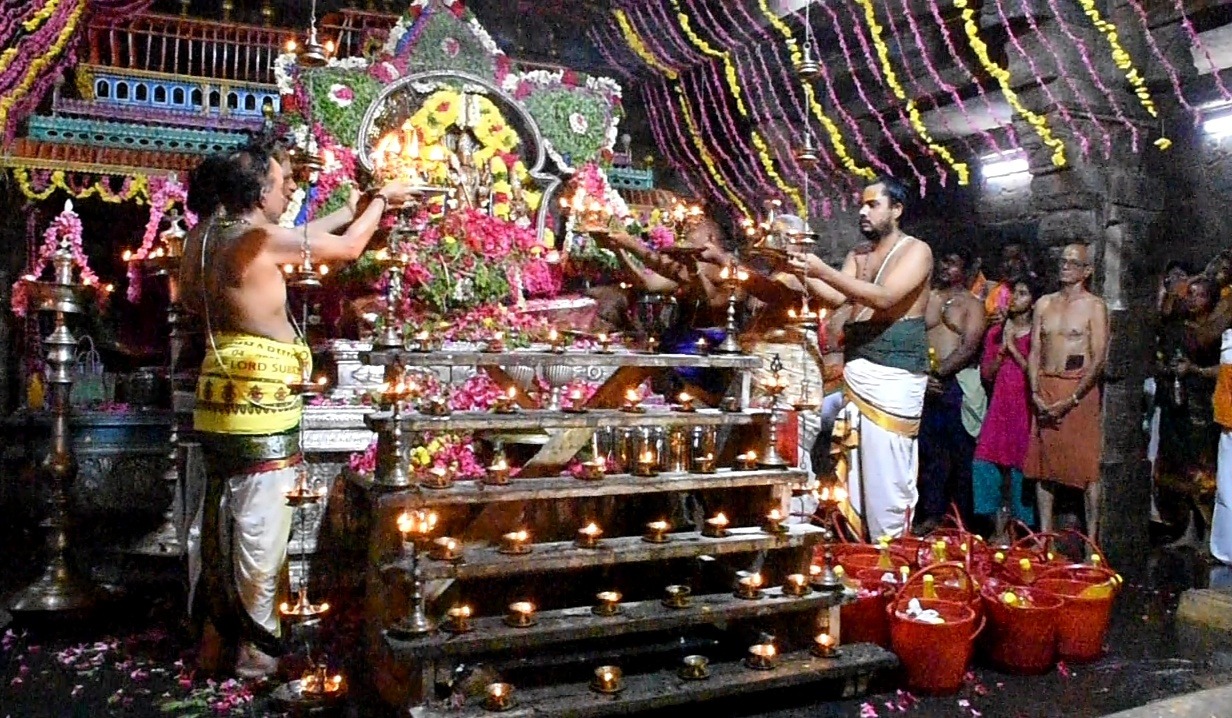 வைத்தீஸ்வர்கோவில் முருகப் பெருமானுக்கு ஆடிக்கிருத்திகை சிறப்பு தீபாராதனை