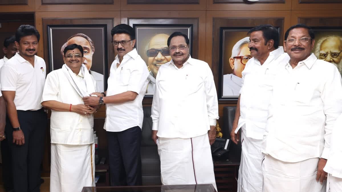 அதிமுக முன்னாள் மாநிலங்களவை உறுப்பினர் மைத்ரேயன் திமுகவில் இணைந்தார்