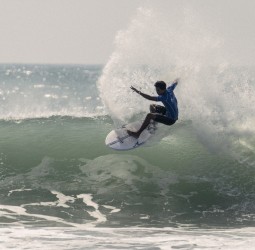 மாமல்லபுரத்தில் அலைசறுக்கு போட்டி