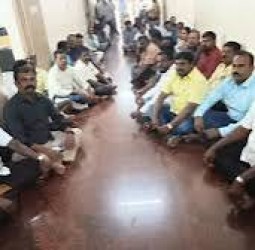 முகாமிற்கு வராத வட்ட வழங்கல் அலுவலர்கள்: பொதுமக்கள் ஏமாற்றம்