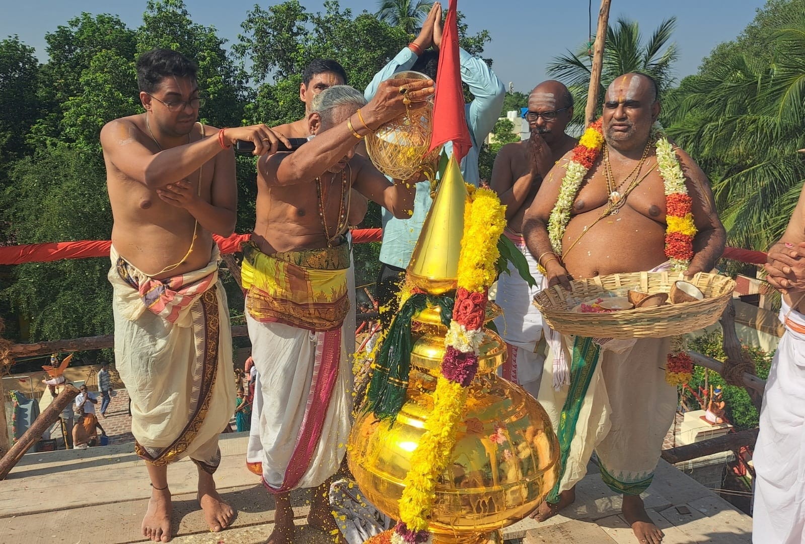 மதுராந்தகம் ஏரி காத்த கோதண்ட ராமர் கோவிலில் சீரமைப்பு திருப்பணிகள் நிறைவடைந்து நேற்று கும்பாபிஷேகம்