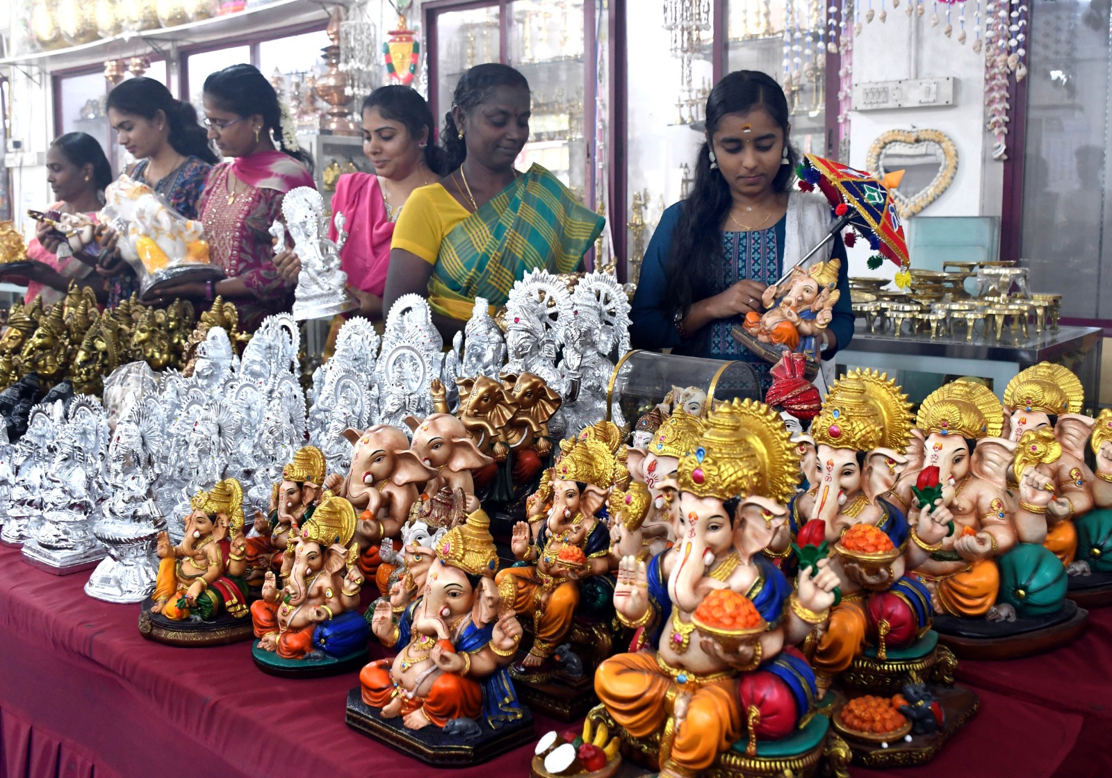கோவை டவுன்ஹால் பூம்புகார் விற்பனையகத்தில், விநாயகர் சதுர்த்தி கண்காட்சி மற்றும் விற்பனை