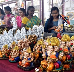 கோவை டவுன்ஹால் பூம்புகார் விற்பனையகத்தில், விநாயகர் சதுர்த்தி கண்காட்சி மற்றும் விற்பனை