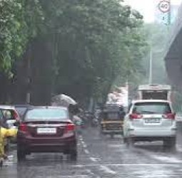 மும்பையில் குறைந்தது மழையின் தீவிரம் - இயல்பு வாழ்க்கையை நோக்கி நகரும் மக்கள்