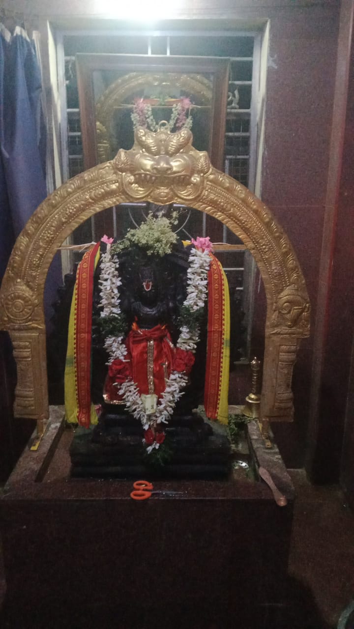 சக்கரத்தாழ்வாருக்கு சிறப்பு திருமஞ்சனம்
