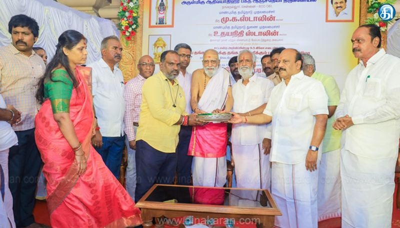 நங்கநல்லூரில் உள்ள 32 அடி உயர ஆஞ்சநேயர் கோயிலுக்கு ரூ.9.25 கோடி மதிப்பீட்டில் புதிய தங்கத் தேர் செய்யும் பணி தொடக்க விழா