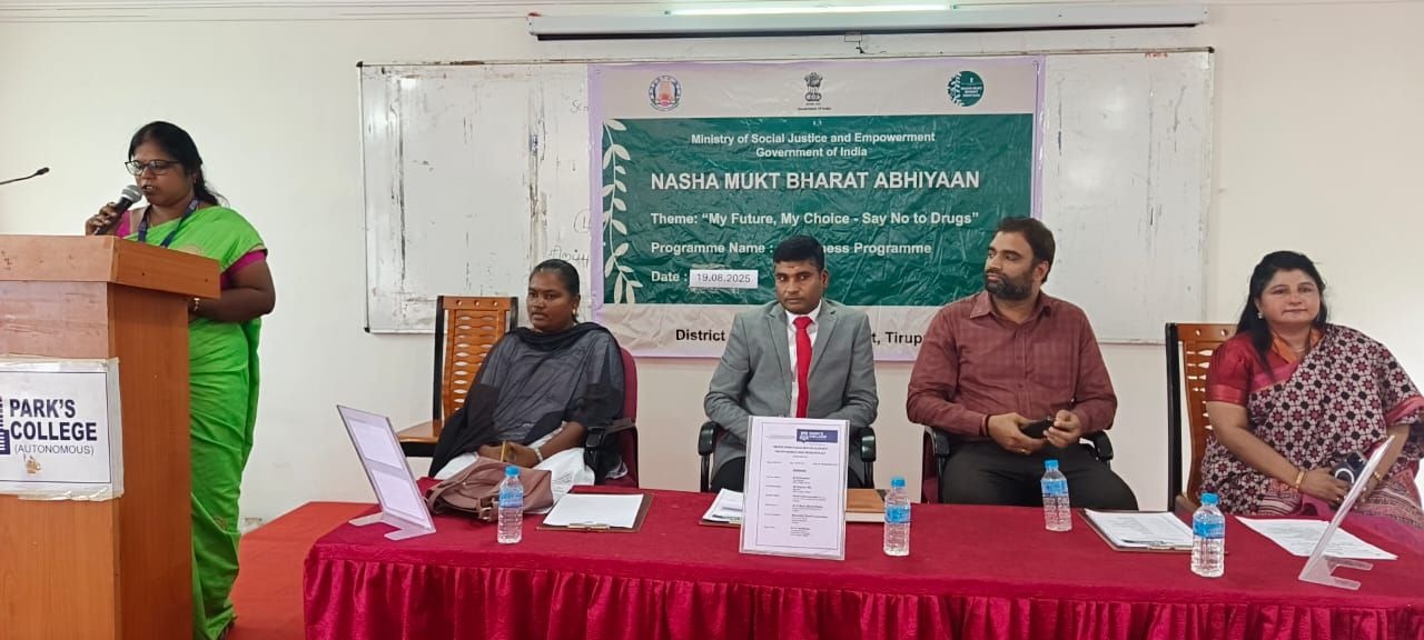 முன்னாள் பாரத பிரதமர் மறைந்த ராஜிவ்காந்தியின் பிறந்த நாளை முன்னிட்டு அவரது உருவச்சிரைலக்கு புதுச்சேரி கவர்னர் கைலாஷ்நாதன்,முதல்வர் ரங்கசாமி உள்ளிட்டோர் மாலை அணிவித்து மரியாதை