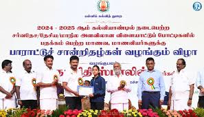 முதன்மை உயர் கல்விக்குச் செல்லும் மாணவர்களுக்கு பாராட்டு சான்றிதழ்; மடிக்கணினிகள்: ஸ்டாலின் வழங்கினார் ஐஐடியில் 27 பேர் நுழைந்து சாதனை