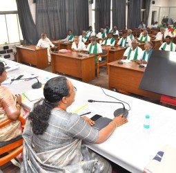 வேலூர் மாவட்ட ஆட்சியர் அலுவலகத்தில் விவசாயிகள் குறைதீர்வு கூட்டம்