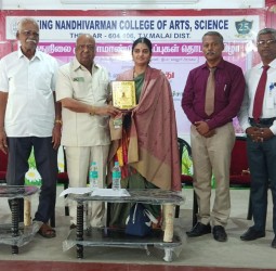 கல்லூரி விழாவில் மருத்துவருக்கு 'அருள்மொழித் தாரகை' விருது