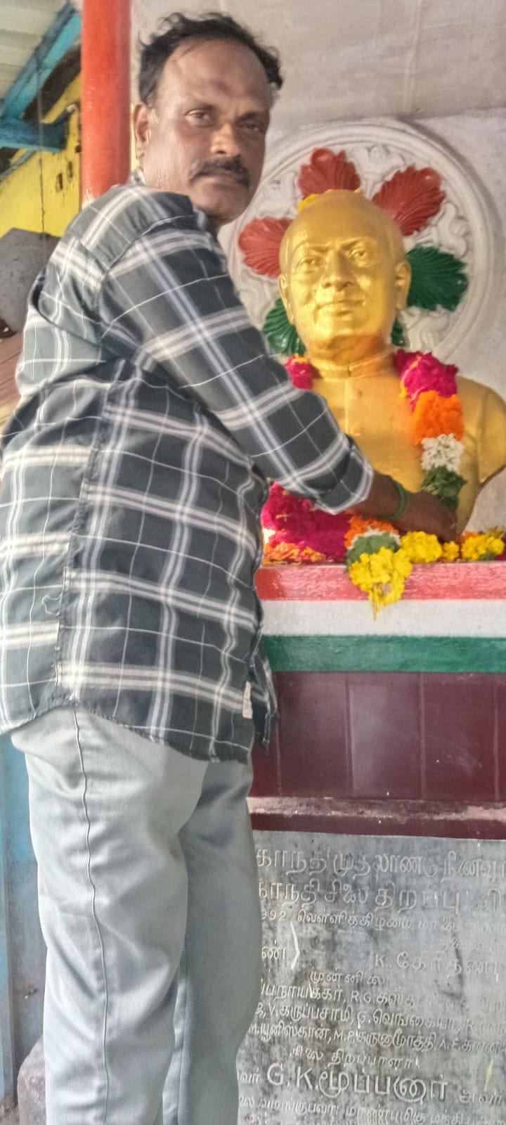 ராஜீவ் காந்தி அவர்களின் 81 பிறந்தநாள் அவர் அவர்களின் திருஉருவ சிலைக்கு மாலை அணிவித்து மரியாதை