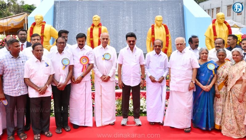 ஆழியாறு பாசனத் திட்டப் பணிகள் நடைபெற்றபோது ஏற்பட்ட விபத்தில் உயிர் நீத்தவர்களுக்கான நினைவு மண்டபம்