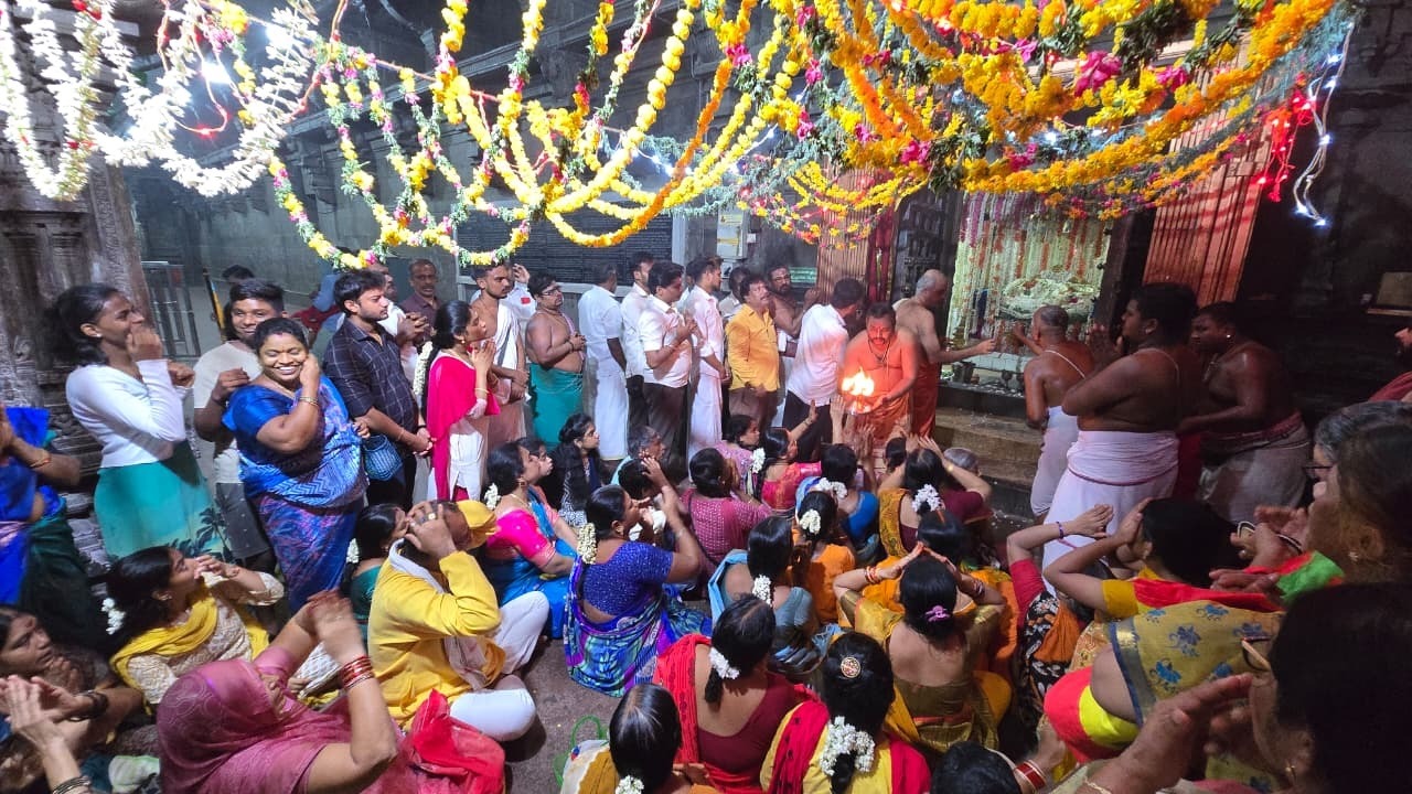 ராமநாதசுவாமி அம்பாள் சன்னதியில் புதுப் பள்ளியறை பூஜை