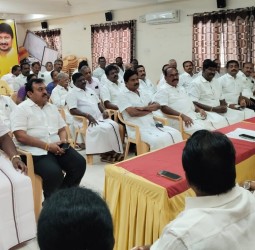 கரூர் கலைஞர் அறிவாலயத்தில் நேற்று மாவட்ட திமுக செயற்குழுக் கூட்டம்