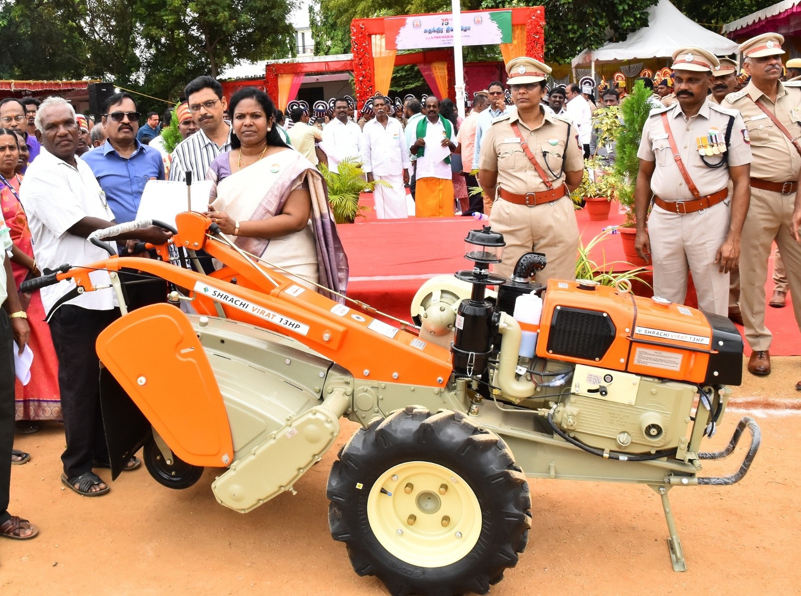 திருப்பத்தூர் மாவட்ட ஆயுதப்படை காவலர் பயிற்சி மைதானத்தில் சுதந்திர தின விழா