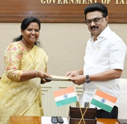 மதுரை உலகத் தமிழ்ச்சங்கத்தின் துணைத்தலைவர் - முதல்வர் ஸ்டாலினை சந்தித்து வாழ்த்து