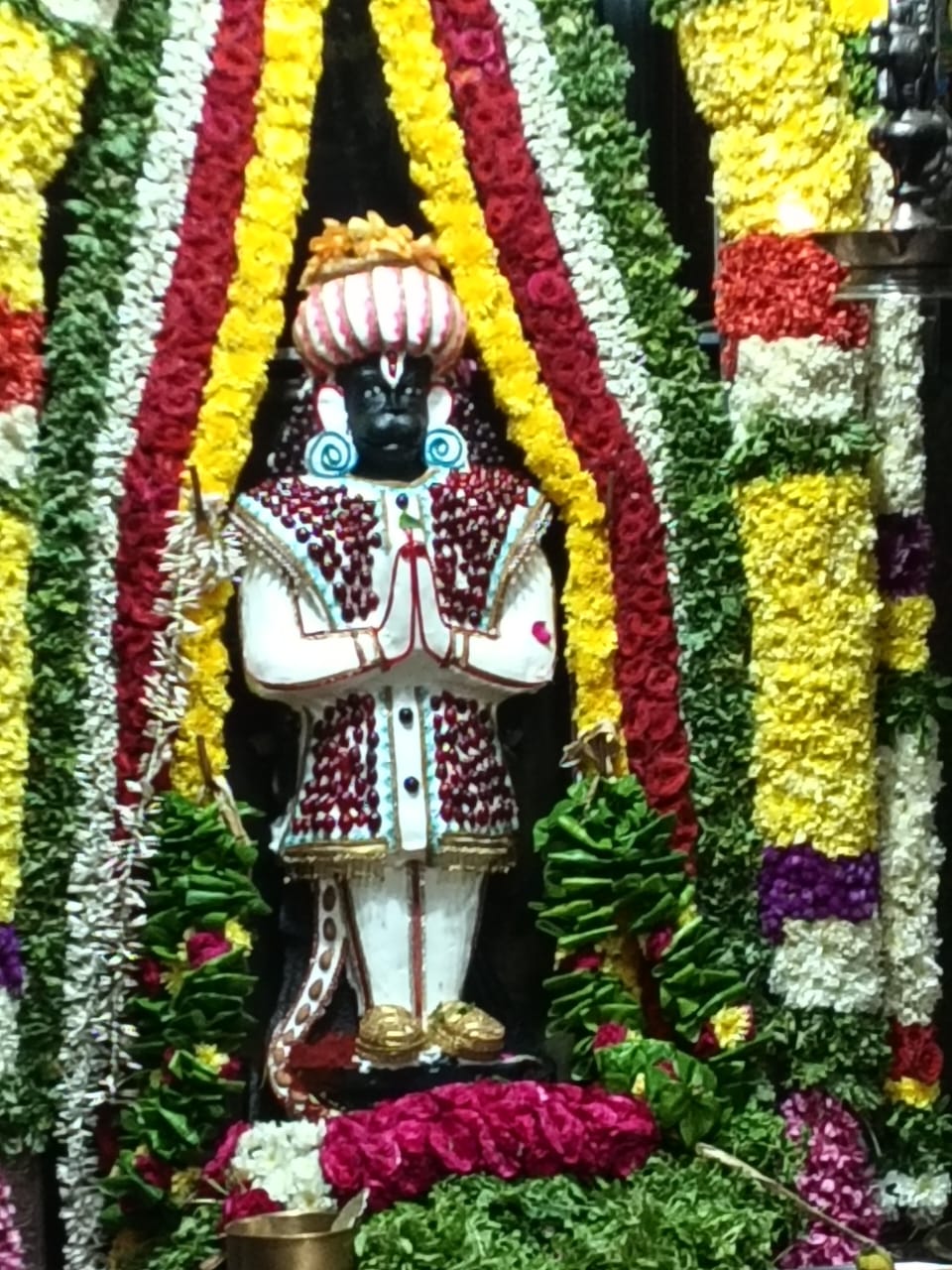 ஆஞ்சநேயருக்கு சந்தனக்காப்பு