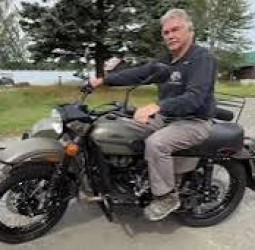 அமெரிக்கருக்கு ரூ.19 லட்சம் பைக்கை பரிசளித்த புதின்