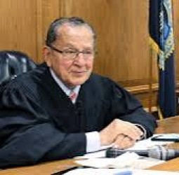 கனிவான, நகைச்சுவை நிறைந்த அமெரிக்காவின் பிரபல நீதிபதி பிராங்க் கேப்ரியோ காலமானார்