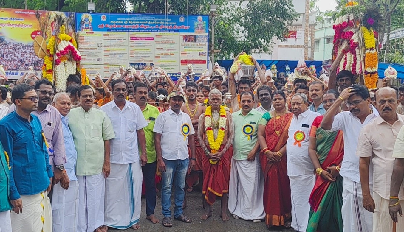 தோவாளை சுப்பிரமணிய சுவாமி கோவிலுக்கு பக்தர்கள் பால்குடம்