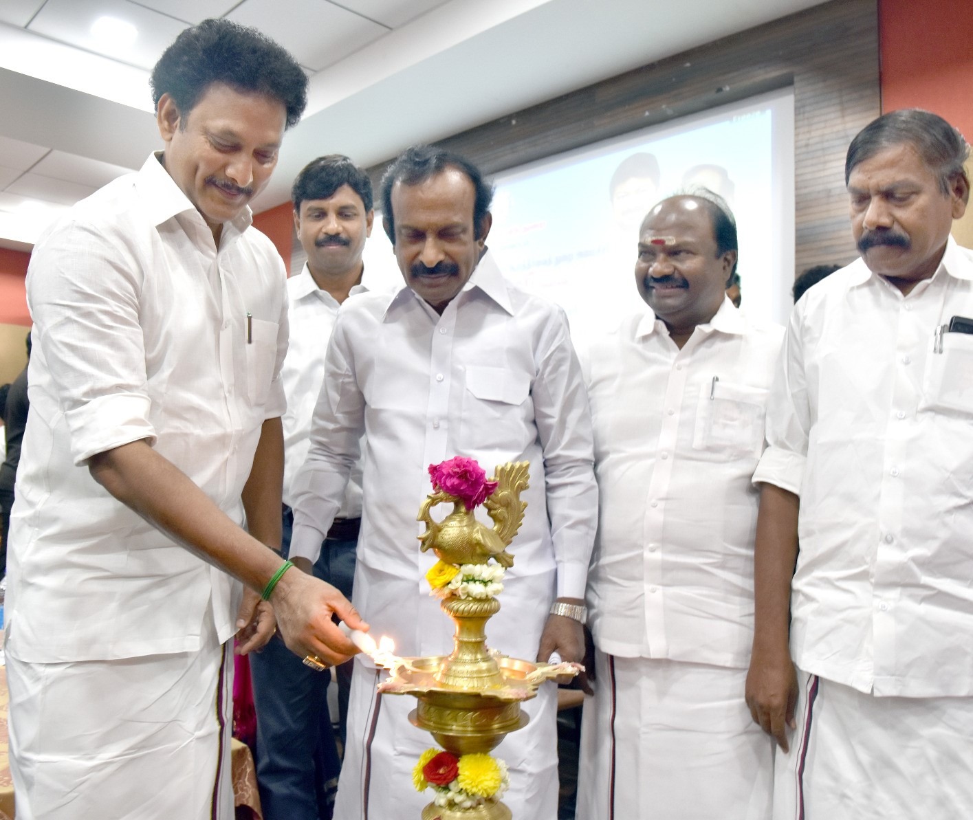 இடைநிலை ஆசிரியர்களுக்கான புகுநிலைப் பயிற்சி முகாம்