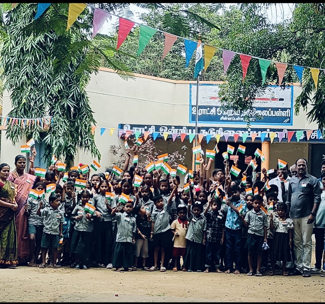 பென்னாகரம் ஒன்றியம் சின்னப்பள்ளத்தூர் ஊராட்சி ஒன்றிய நடுநிலைப்பள்ளியில் 79வது சுதந்திர தினம்