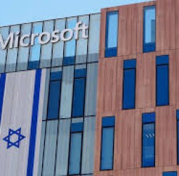 இஸ்ரேலுக்கு உதவும் மைக்ரோசாப்டை கண்டித்த தொழிலாளர்கள் கைது