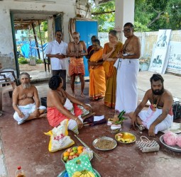 பழமை வாய்ந்த சிவாலயமான புளிச்சமேடு மத்தியந்தீஸ்வரர் கோவில் இக்கோவிலுக்கு கும்பாபிஷேகம் பணிகளுக்கான திருப்பணி பூஜைகள்