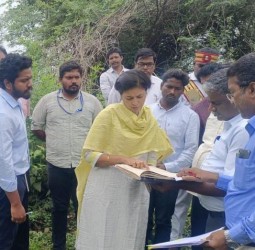 பாலாற்றில் கலக்காமல் தனியாக கால்வாயில் கொண்டு செல்ல எடுக்கப்பட வேண்டிய நடவடிக்கைகள் குறித்து ஆய்வு