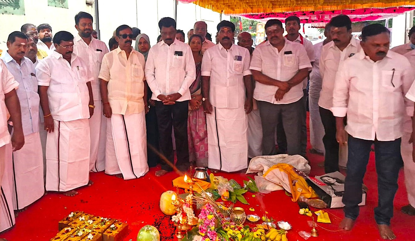 புதுச்சேரியில் கிழக்கு கடற்கரைச் சாலையில் கலைஞர் அறிவாலயம் கட்டுமானப் பணி