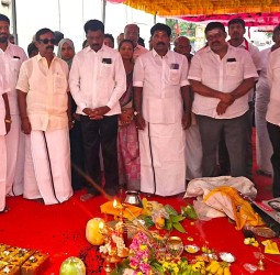 புதுச்சேரியில் கிழக்கு கடற்கரைச் சாலையில் கலைஞர் அறிவாலயம் கட்டுமானப் பணி