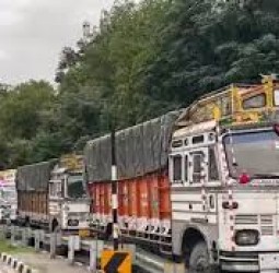 சண்டிகரில் 50 கி.மீ தொலைவுக்கு போக்குவரத்து நெரிசல்: வாகன ஓட்டிகள் தவிப்பு