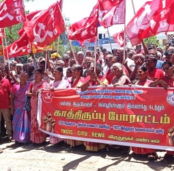 விருதுநகரில் போக்குவரத்துக் கழக ஊழியர்கள் நேற்று ஆர்ப்பாட்டம்