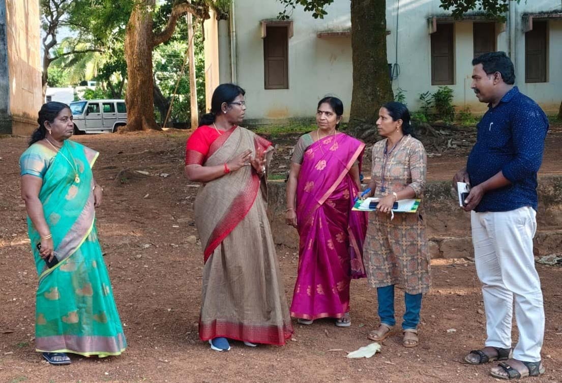 விளையாட்டரங்கம் அமைப்பதற்கான இடங்களை கலெக்டர் அழகுமீனா ஆய்வு