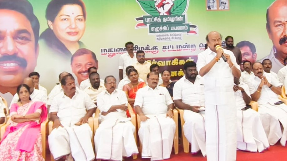 மதுரை ஒத்தக்கடையில் நடந்த அதிமுக ஆலோசனைக் கூட்டம்