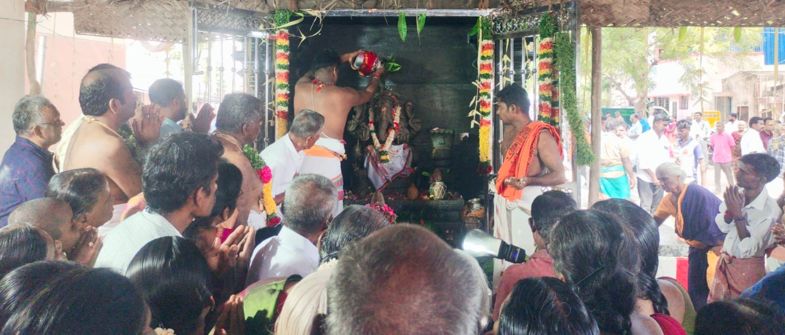 ஸ்ரீ வயிரவ சித்தி விநாயகருக்கு புதிதாக வெள்ளிக்கவசம் சாத்தப்பட்டு மகா கும்பாபிஷேகம்
