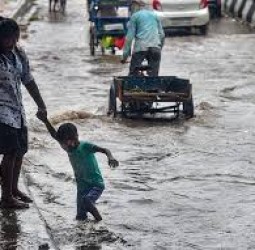 மும்பையை புரட்டிப்போட்ட கனமழை! நிலச்சரிவில் 2 பேர் பலி