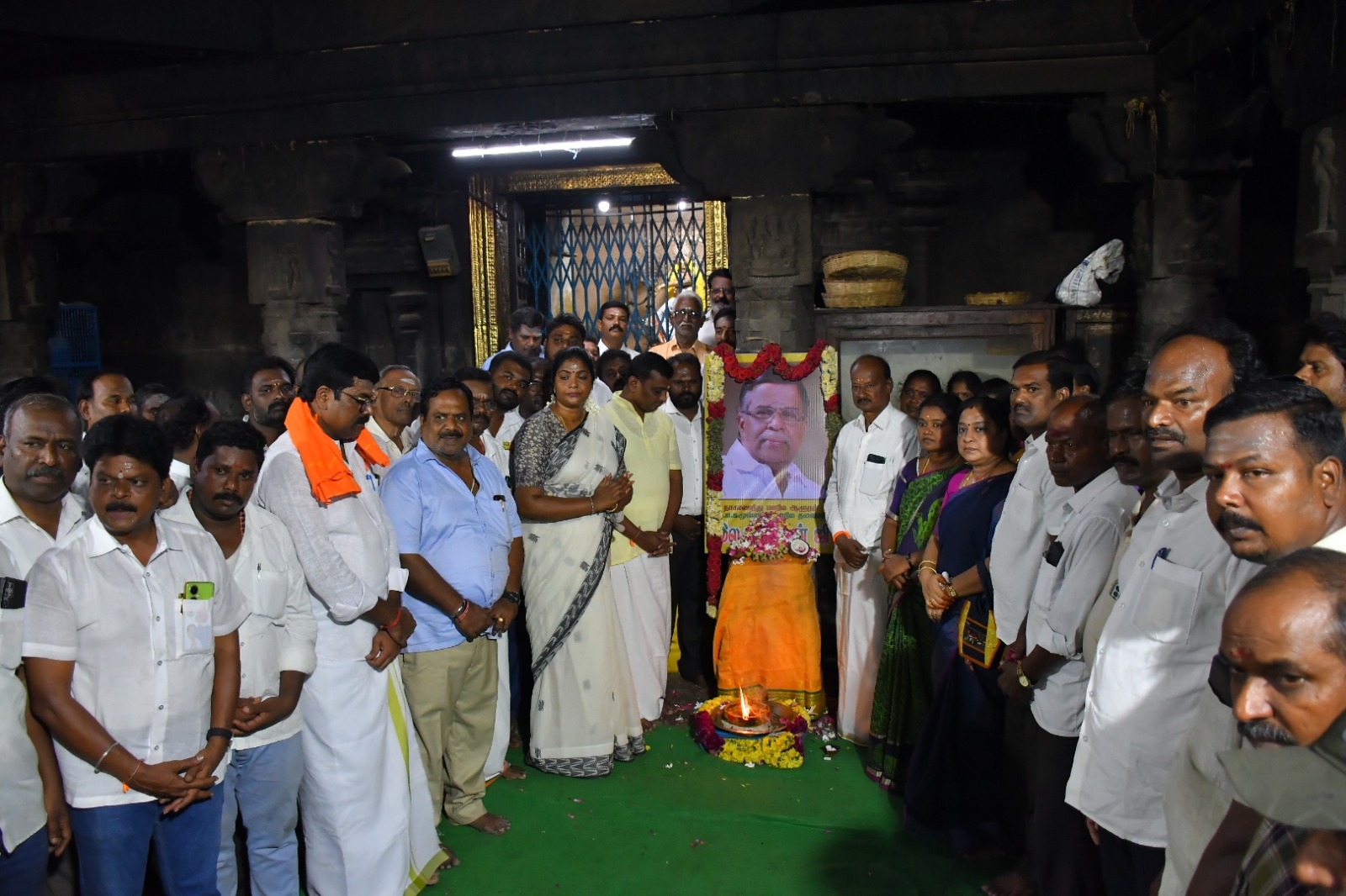 இந்து அமைப்பினர் மோட்சதீபம் ஏற்றி மவுன அஞ்சலி