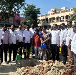 பசுமை தமிழ்நாடு இயக்கம் சார்பில் 500 மரக்கன்றுகள் நடும் பணி