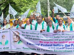 மேகேதாட்டு அணை கட்ட எதிர்ப்பு - டெல்லியில் தமிழக விவசாயிகள் ஆர்ப்பாட்டம்