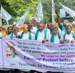 மேகேதாட்டு அணை கட்ட எதிர்ப்பு - டெல்லியில் தமிழக விவசாயிகள் ஆர்ப்பாட்டம்