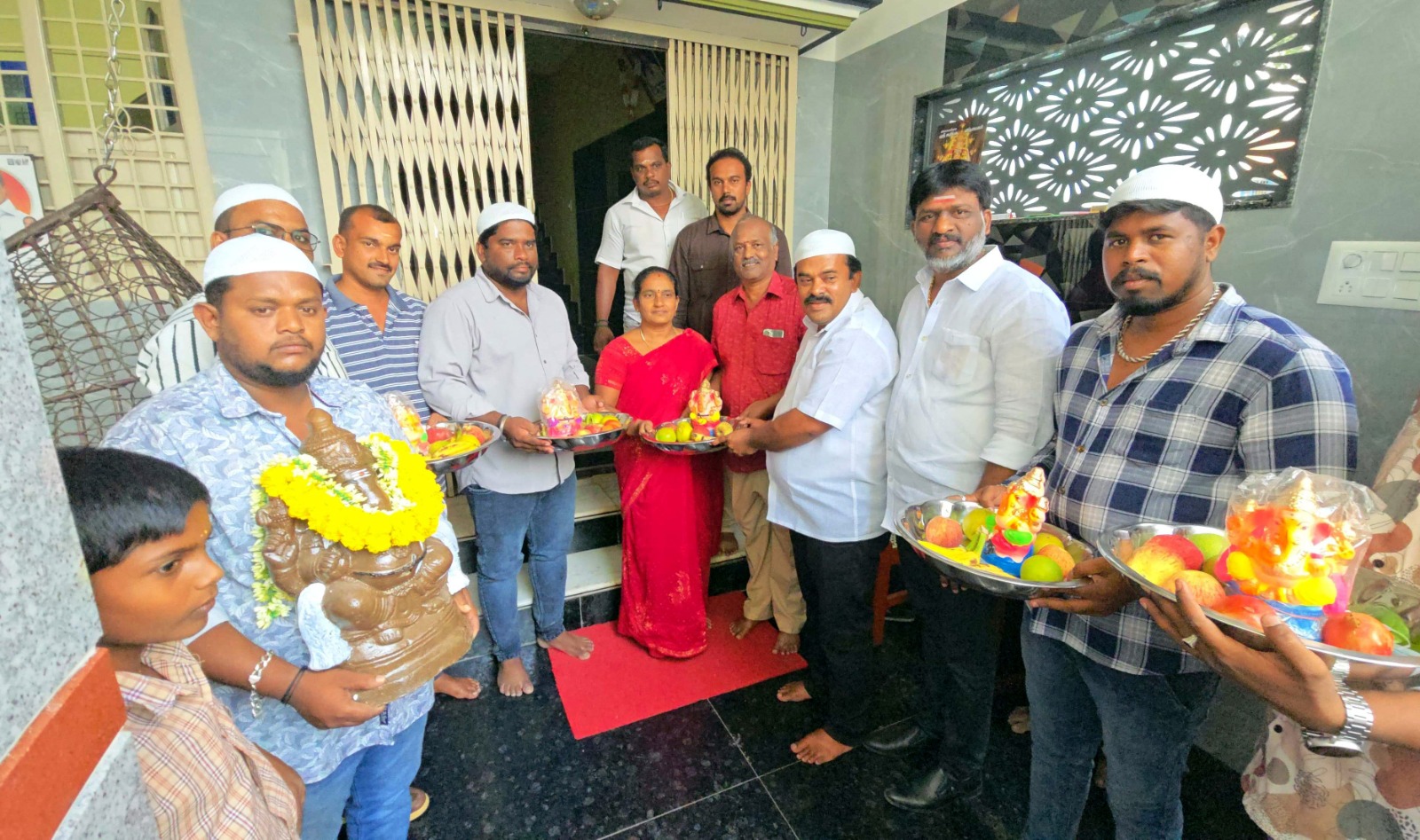 கிருஷ்ணகிரி நகரில் மத நல்லிணக்கத்தை வலியுறுத்தி விநாயகர் சதுர்த்தி விழா