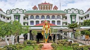அற்ப காரணங்களுக்காக வழக்கறிஞர்கள் போராடக் கூடாது: உயர் நீதிமன்றம் அறிவுரை
