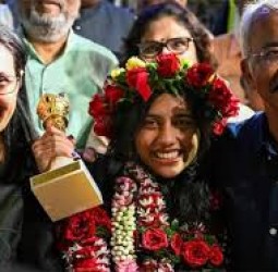 உலகக்கோப்பை வென்ற திவ்யா தேஷ்முக்கு உற்சாக வரவேற்பு