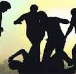 திருவண்ணாமலை கிரிவலப்பாதையில் பெண்களை இழிவாக பேசி வந்த போலி சாமியாருக்கு அடி-உதை