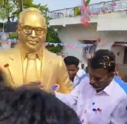 அம்பேத்கர் திருஉருவச் சிலையை விசிக தலைவர் திருமாவளவன் திறந்துவைத்தார்