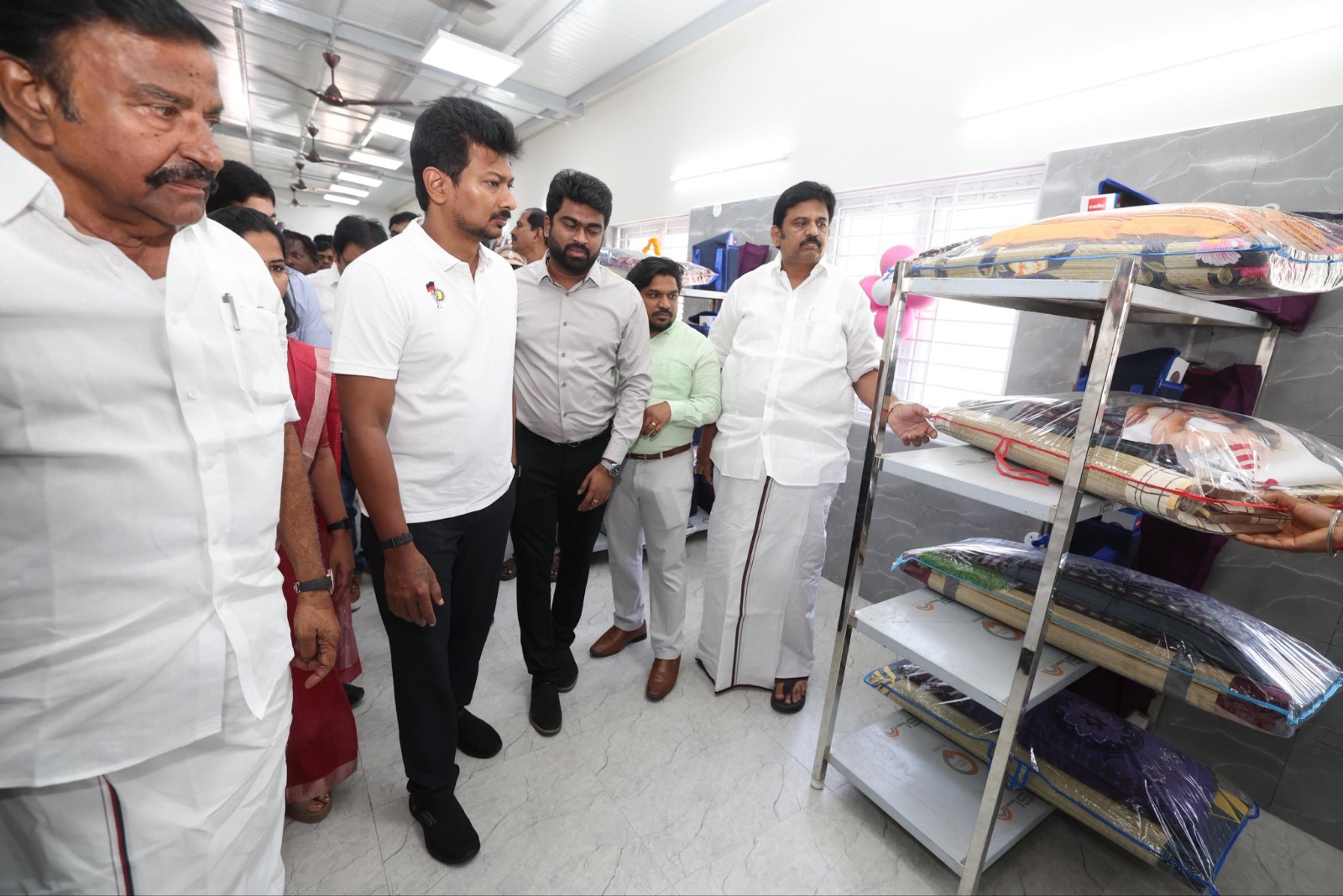 இரவு நேர காப்பகத்தினை துணை முதல்வர் உதயநிதி நேற்று திறந்து வைத்தார்.