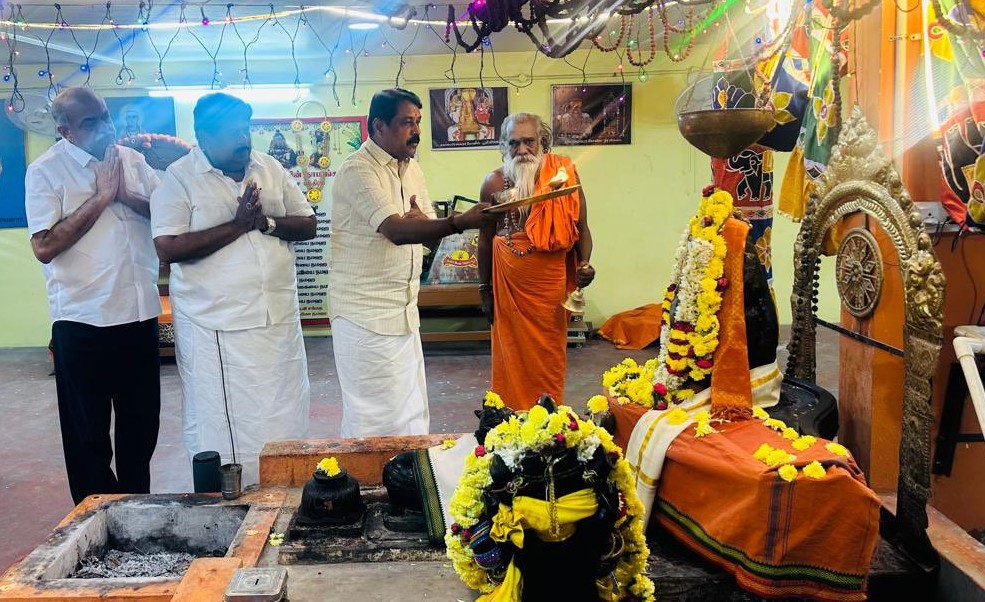 சனாதன மடத்தில் பாஜக தலைவர் நயினார்நாகேந்திரன் வழிபட்டார்
